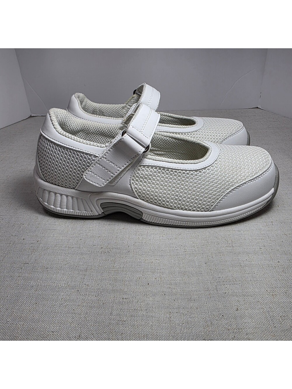 Orthofeet Bristol Mary Jane Shoes Women's 8.5 2E Extra Wide White Orthopedic